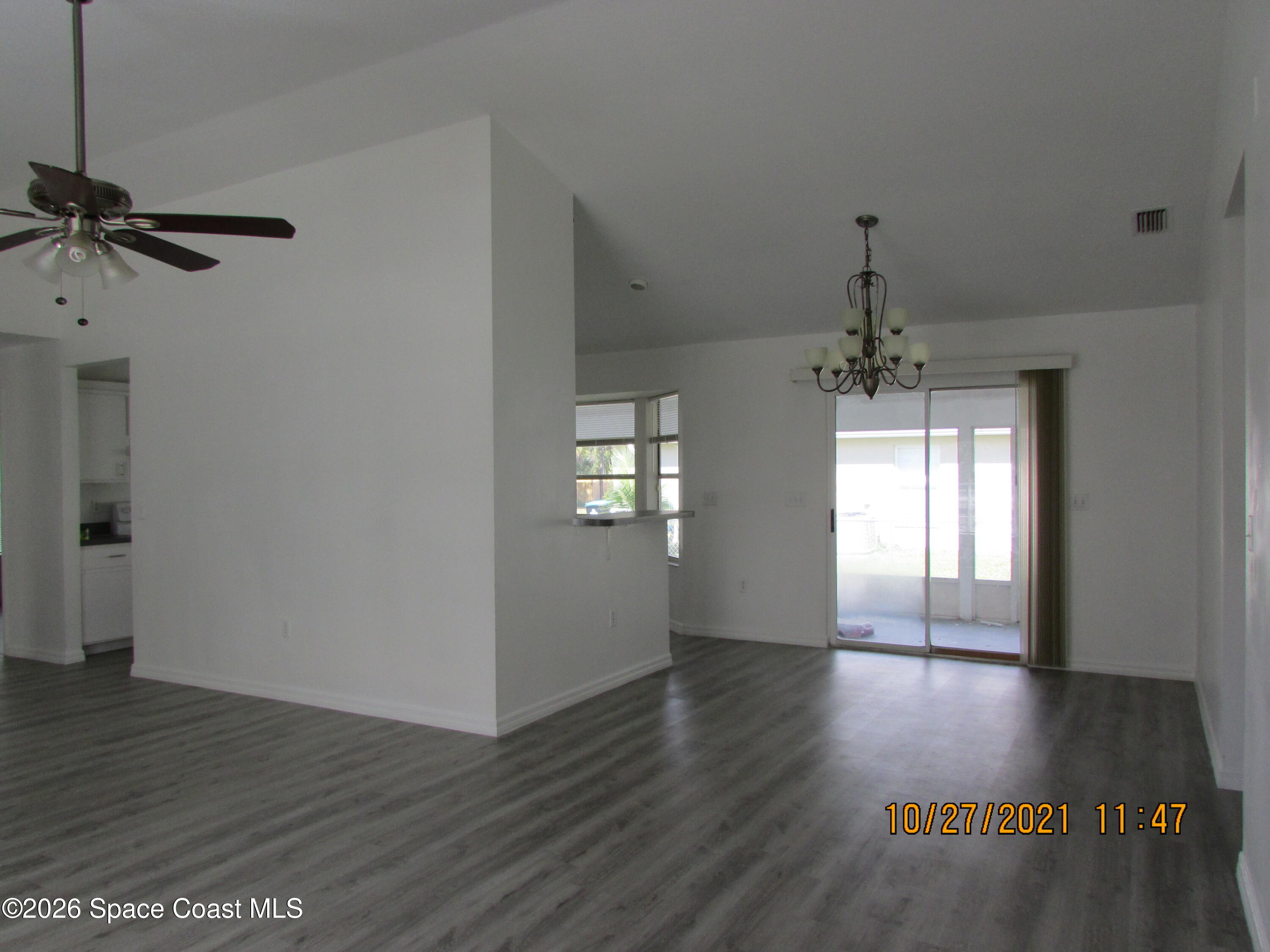 141 Scotch Street Southwest Palm Bay, FL 32908 - Photo 5 of 23 IMG_5553