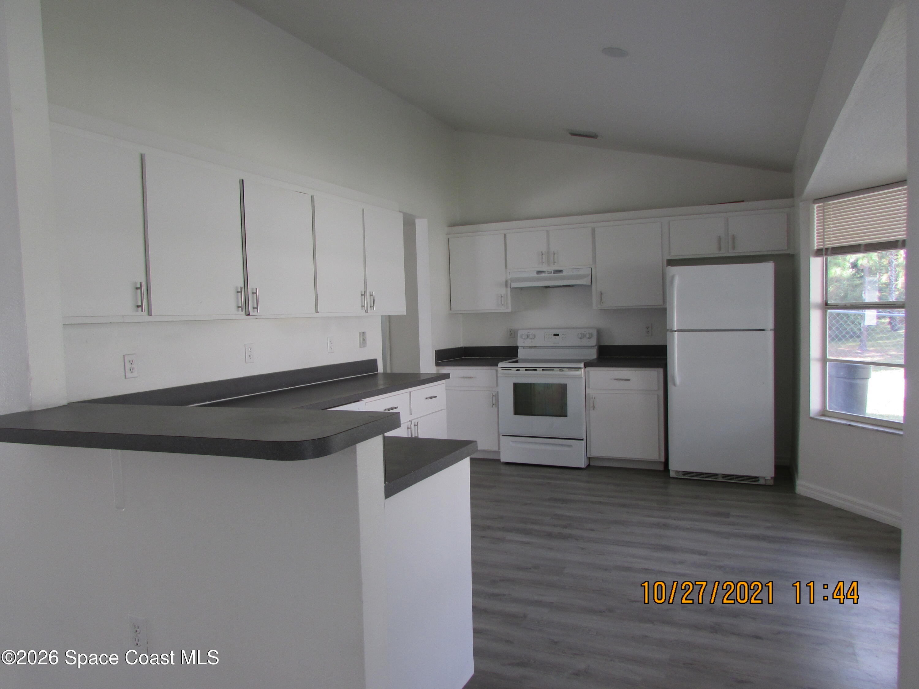 141 Scotch Street Southwest Palm Bay, FL 32908 - Photo 7 of 23 IMG_5548