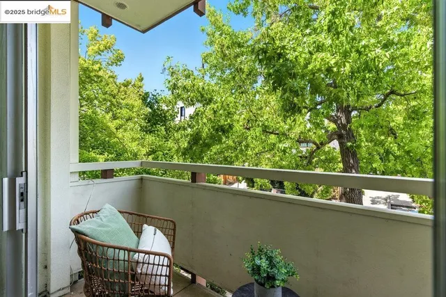 $688,000 | 2601 College Avenue, Unit 203, Berkeley, CA 94704