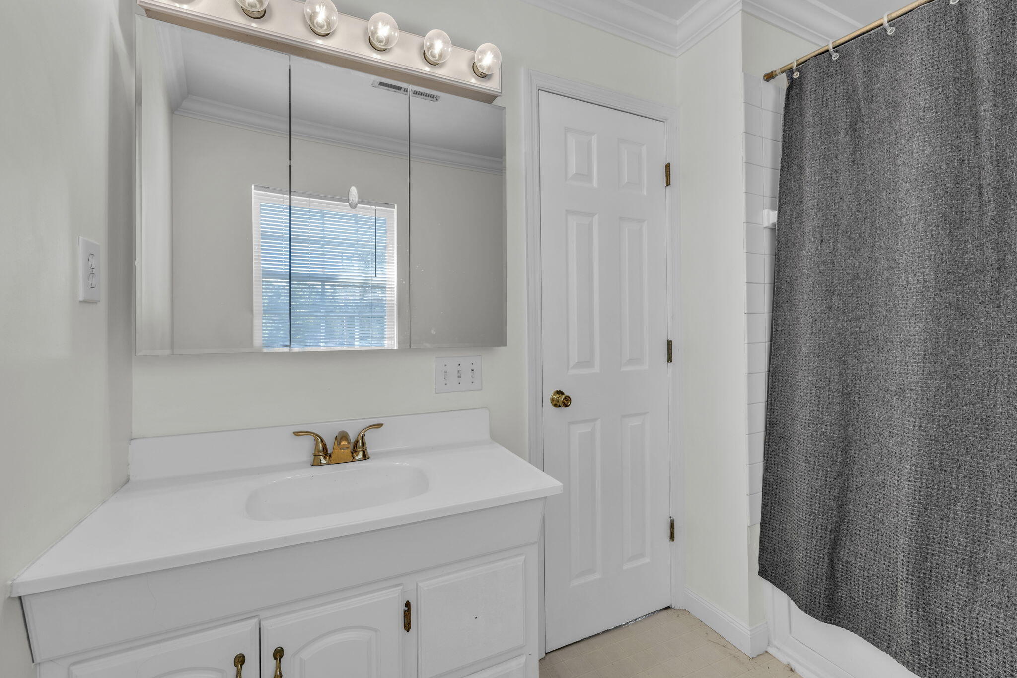 1906 McBrien Road Chattanooga, TN 37412 - Photo 15 of 31 Primary Bathroom