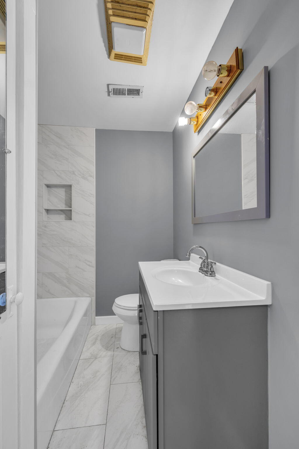 1906 McBrien Road Chattanooga, TN 37412 - Photo 5 of 31 Renovated Full Bath