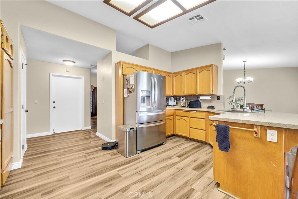 13931 Falling Leaf Road Apple Valley, CA 92307 - Photo 9 of 50 Kitchen