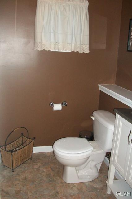 4648 Fairway Road Bethlehem, PA 18020 - Photo 9 of 10 Gallery Image 9