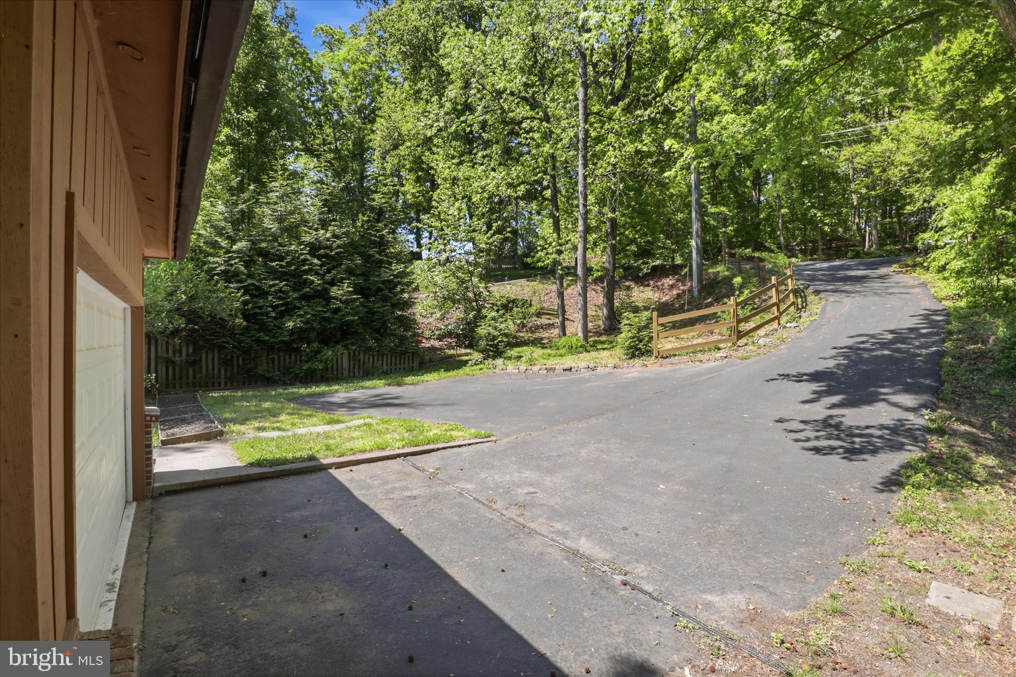 18507 Amidon Avenue Triangle, VA 22172 - Photo 4 of 42