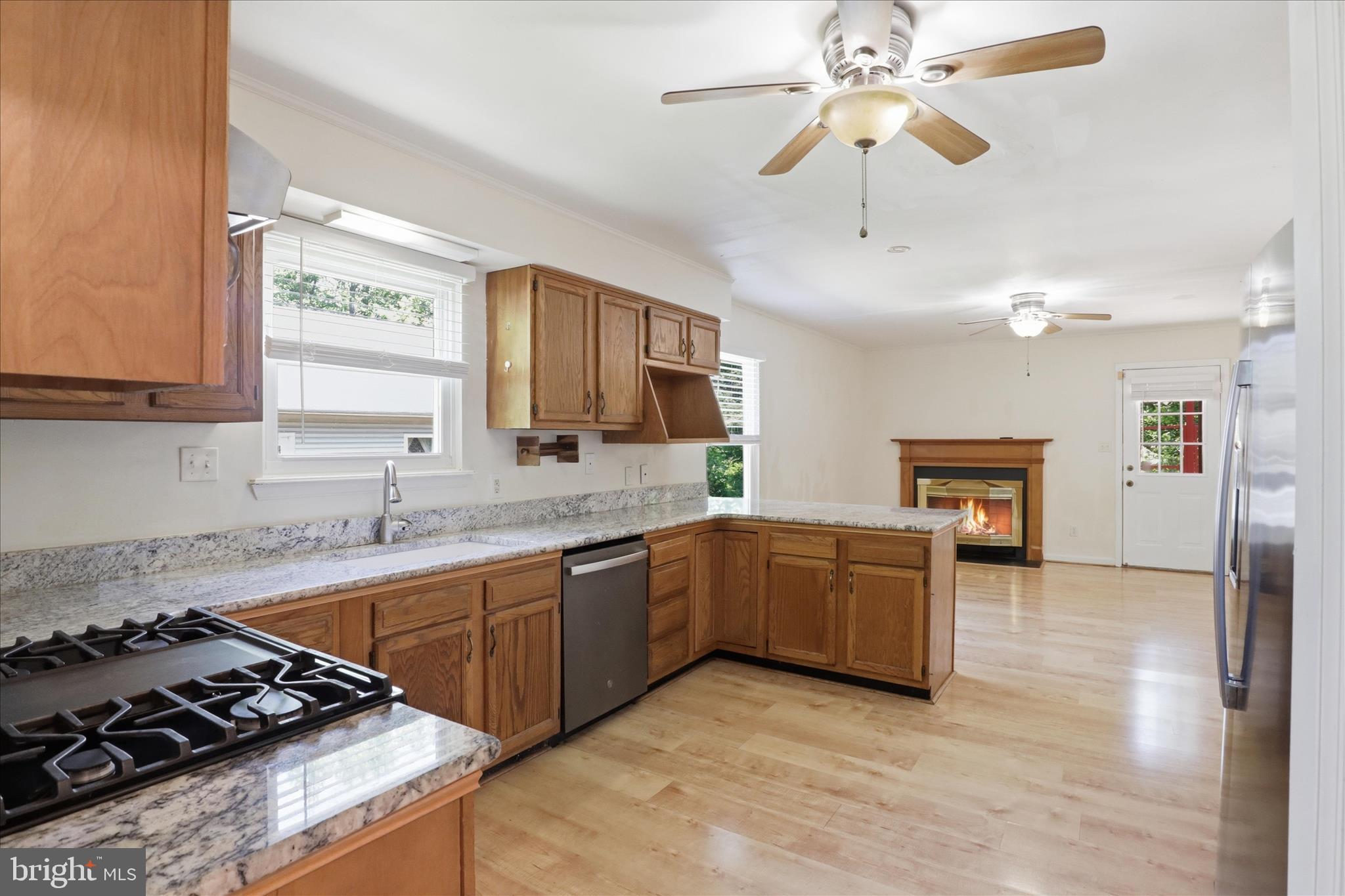 18507 Amidon Avenue Triangle, VA 22172 - Photo 7 of 42