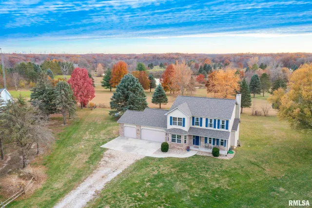 $325,000 | 2215 County Road 600 North, Secor, IL 61771