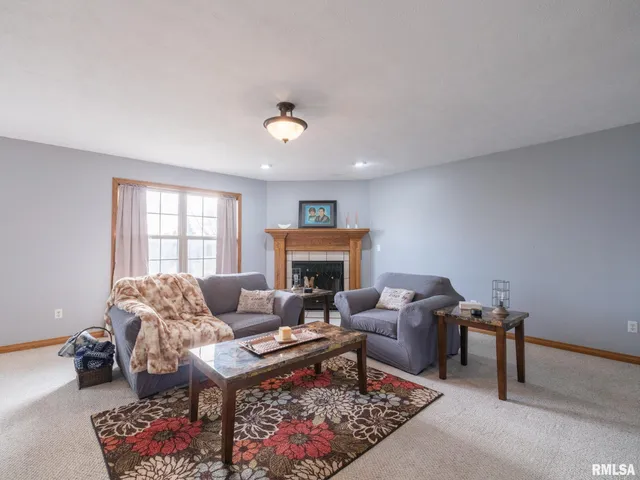 $325,000 | 2215 County Road 600 North, Secor, IL 61771