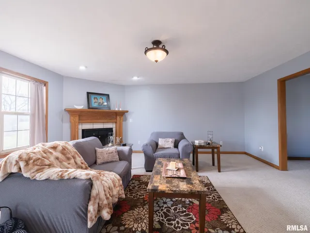 $325,000 | 2215 County Road 600 North, Secor, IL 61771