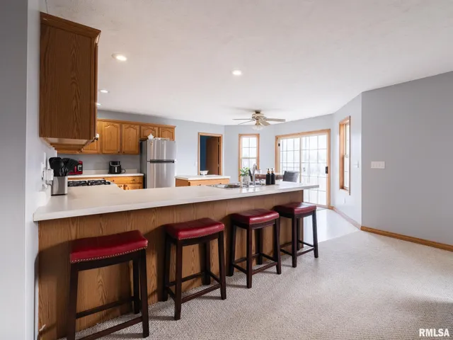 $325,000 | 2215 County Road 600 North, Secor, IL 61771