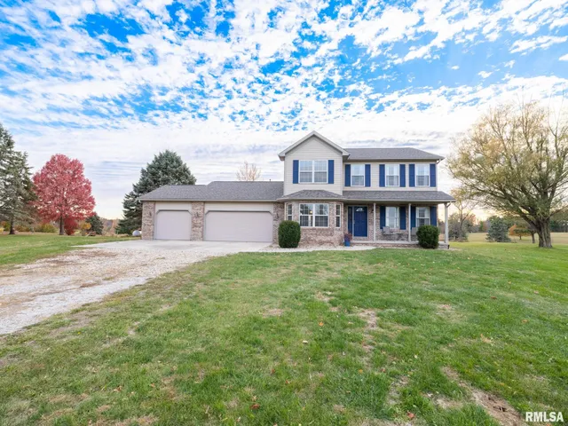 $325,000 | 2215 County Road 600 North, Secor, IL 61771