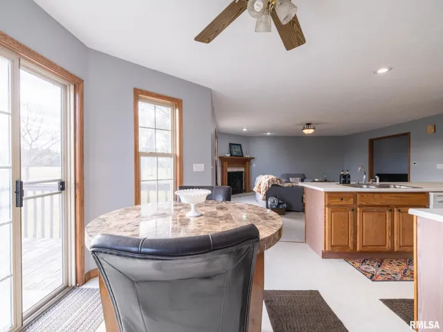 $325,000 | 2215 County Road 600 North, Secor, IL 61771