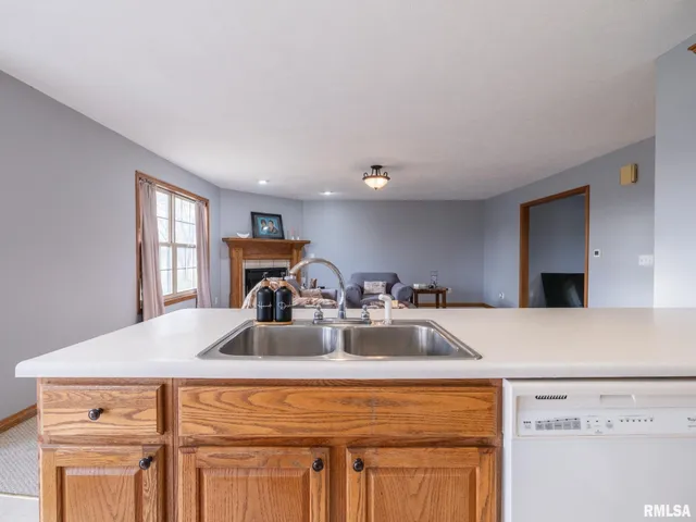 $325,000 | 2215 County Road 600 North, Secor, IL 61771