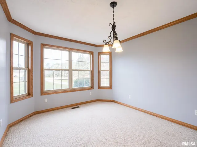 $325,000 | 2215 County Road 600 North, Secor, IL 61771