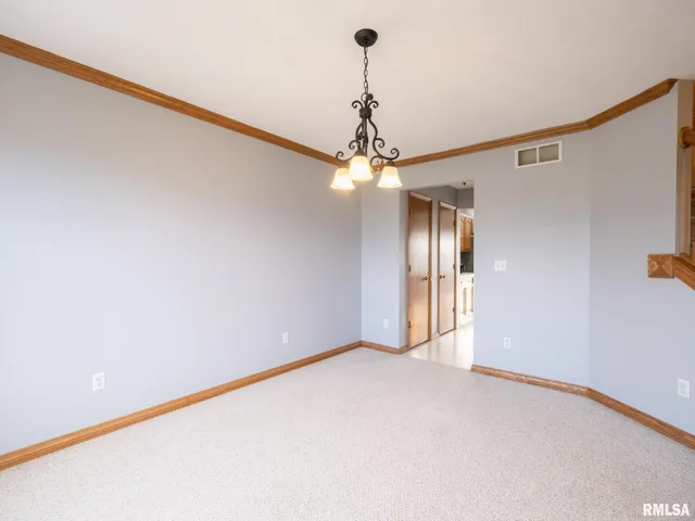 $325,000 | 2215 County Road 600 North, Secor, IL 61771