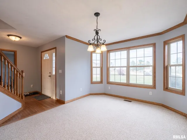 $325,000 | 2215 County Road 600 North, Secor, IL 61771