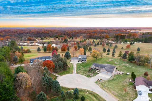 $325,000 | 2215 County Road 600 North, Secor, IL 61771