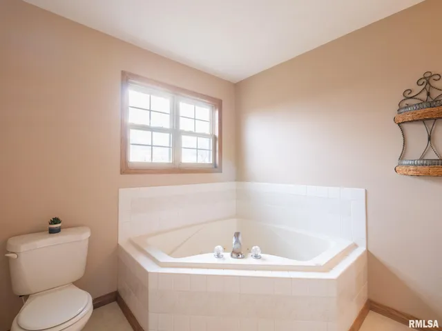 $325,000 | 2215 County Road 600 North, Secor, IL 61771