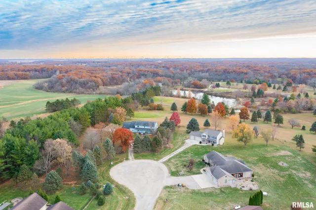 $325,000 | 2215 County Road 600 North, Secor, IL 61771