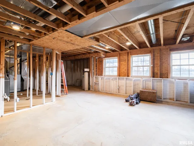 $325,000 | 2215 County Road 600 North, Secor, IL 61771