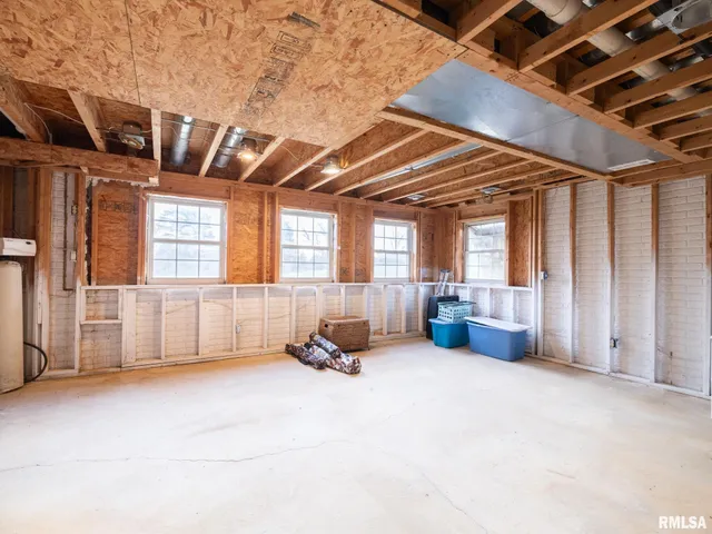 $325,000 | 2215 County Road 600 North, Secor, IL 61771