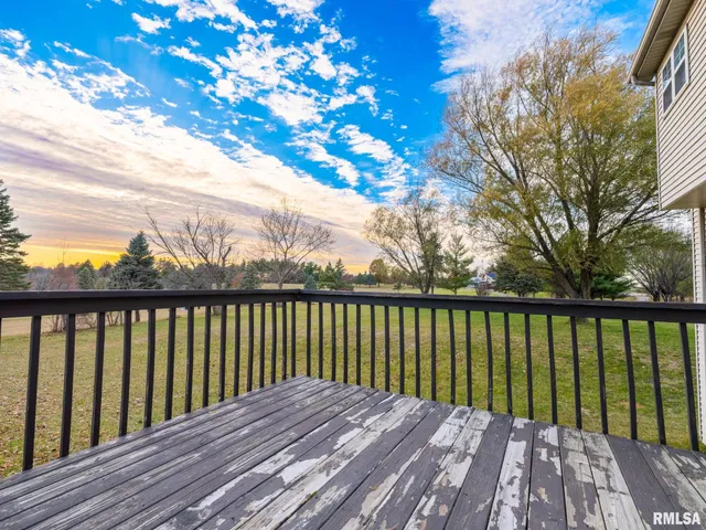 $325,000 | 2215 County Road 600 North, Secor, IL 61771