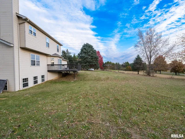 $325,000 | 2215 County Road 600 North, Secor, IL 61771