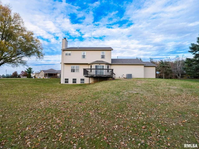 $325,000 | 2215 County Road 600 North, Secor, IL 61771