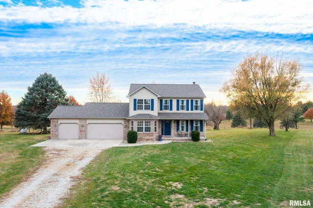 $325,000 | 2215 County Road 600 North, Secor, IL 61771