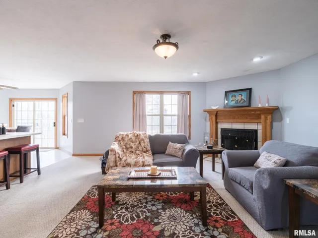 $325,000 | 2215 County Road 600 North, Secor, IL 61771