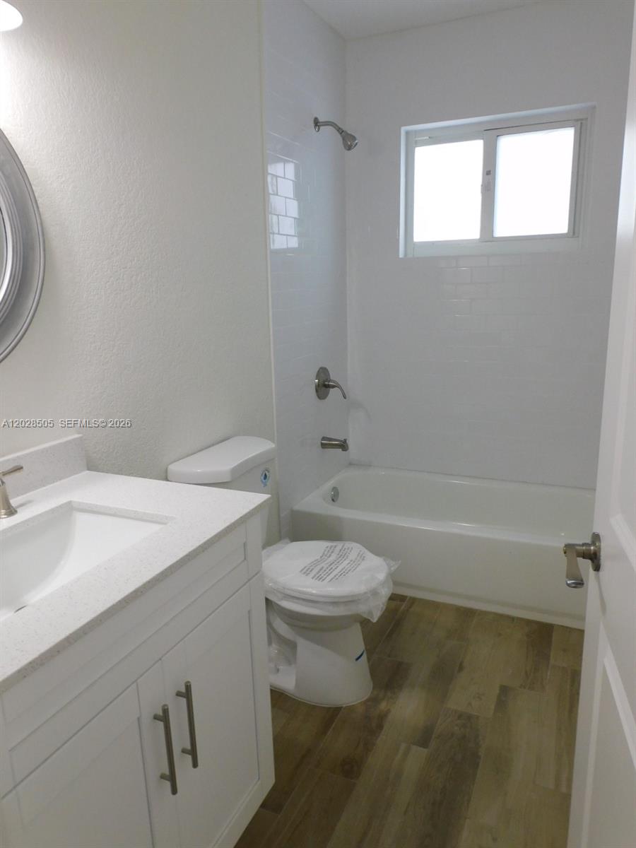 3333 Southwest 89th Avenue Miami, FL 33165 - Photo 22 of 44 2nd Bathroom nicely finished.