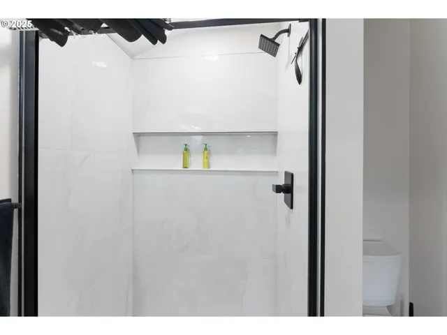 $322,000 | 1303 Southeast Strong Avenue, Roseburg, OR 97470