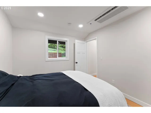 $322,000 | 1303 Southeast Strong Avenue, Roseburg, OR 97470