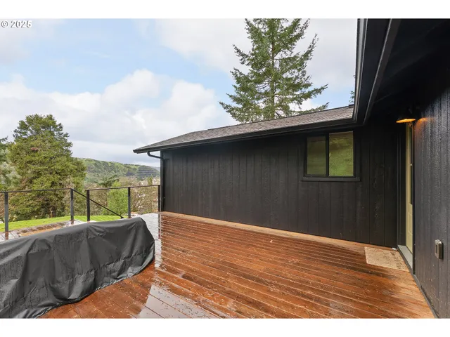 $322,000 | 1303 Southeast Strong Avenue, Roseburg, OR 97470