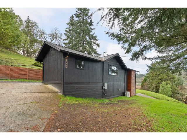 $322,000 | 1303 Southeast Strong Avenue, Roseburg, OR 97470