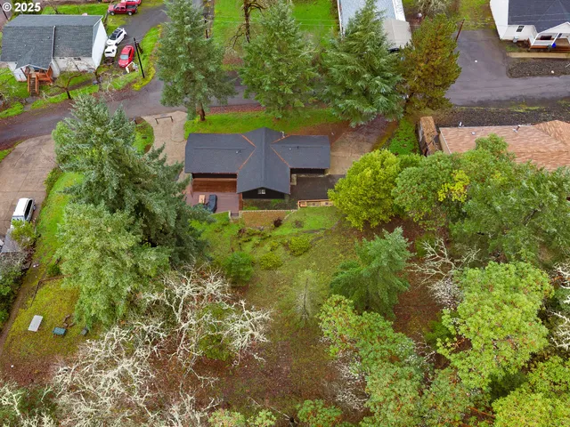 $322,000 | 1303 Southeast Strong Avenue, Roseburg, OR 97470