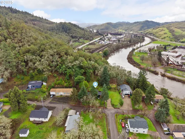 $322,000 | 1303 Southeast Strong Avenue, Roseburg, OR 97470