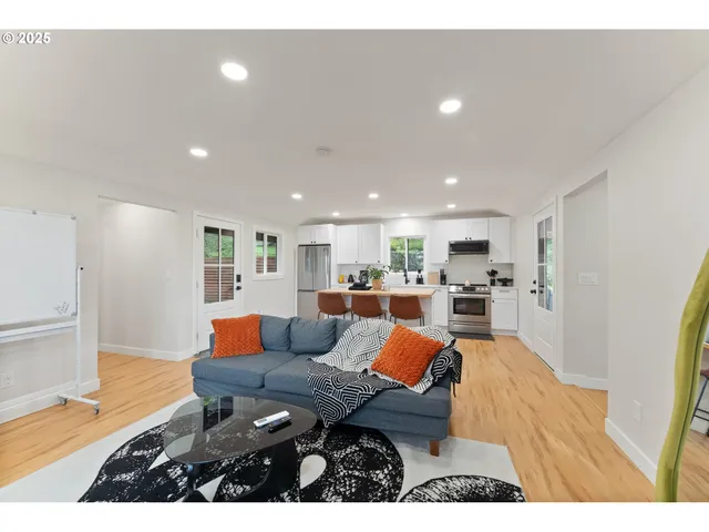 $322,000 | 1303 Southeast Strong Avenue, Roseburg, OR 97470