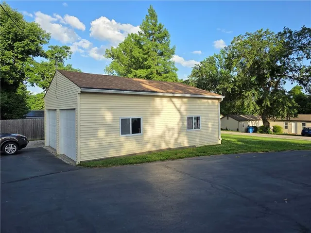 $435,000 | 8215 Schell Road, Pleasant Valley, MO 64068