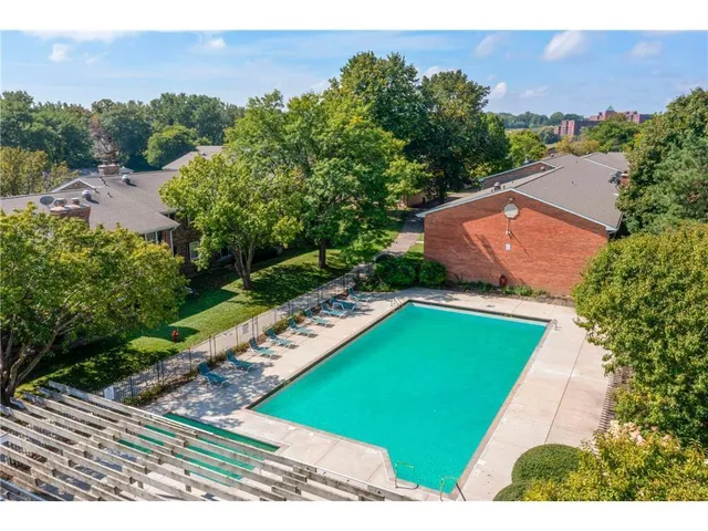 $149,000 | 810 Old Settlers Trail, Unit 5, Hopkins, MN 55343