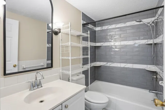 $149,000 | 810 Old Settlers Trail, Unit 5, Hopkins, MN 55343