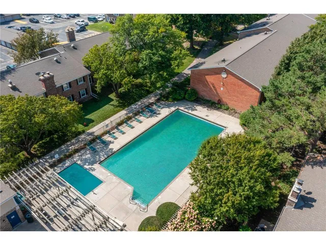 $149,000 | 810 Old Settlers Trail, Unit 5, Hopkins, MN 55343