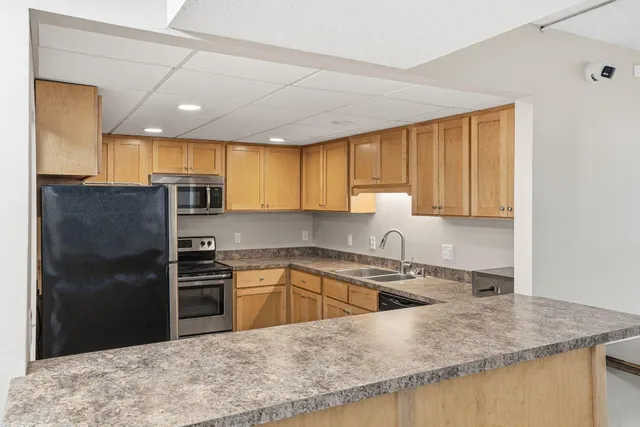 $149,000 | 810 Old Settlers Trail, Unit 5, Hopkins, MN 55343