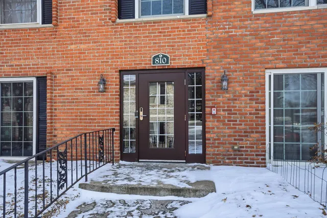 $149,000 | 810 Old Settlers Trail, Unit 5, Hopkins, MN 55343