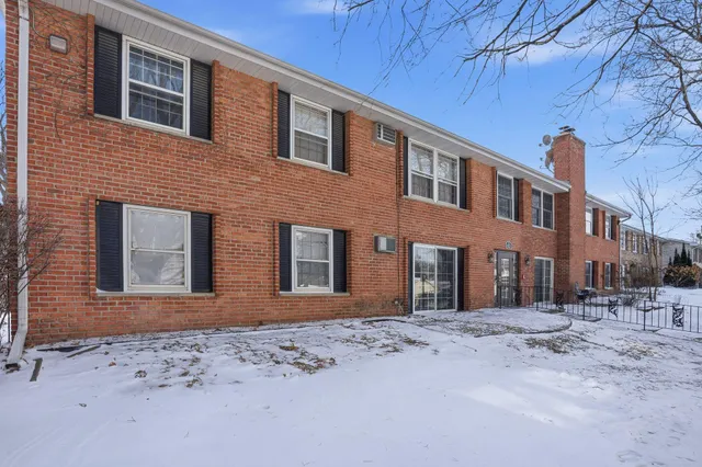 $149,000 | 810 Old Settlers Trail, Unit 5, Hopkins, MN 55343