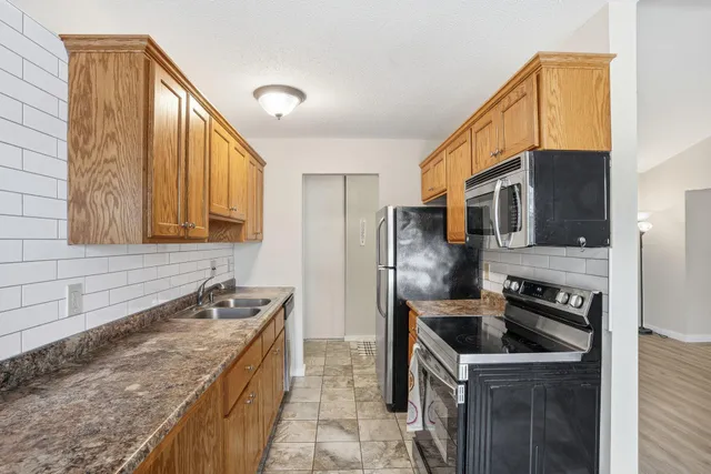 $149,000 | 810 Old Settlers Trail, Unit 5, Hopkins, MN 55343