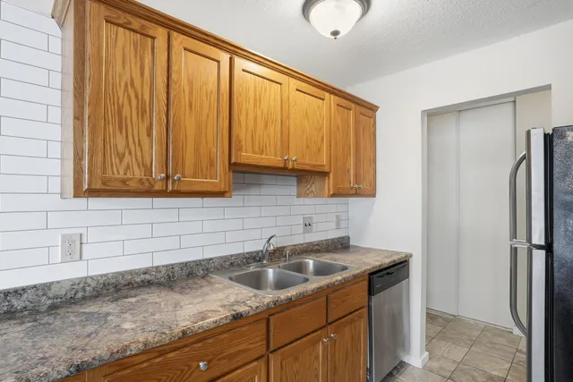 $149,000 | 810 Old Settlers Trail, Unit 5, Hopkins, MN 55343