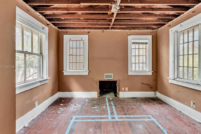 $3,100,000 | 3041 Oak Avenue, Miami, FL 33133