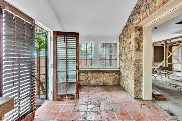 $3,100,000 | 3041 Oak Avenue, Miami, FL 33133