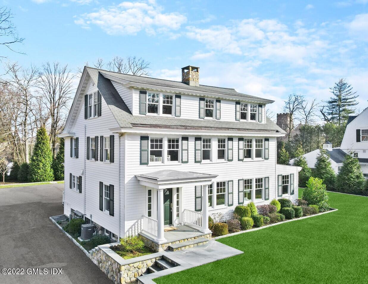 9 Park Place Greenwich, CT 06830 - Photo 2 of 29 Walk to everything from Coveted Street