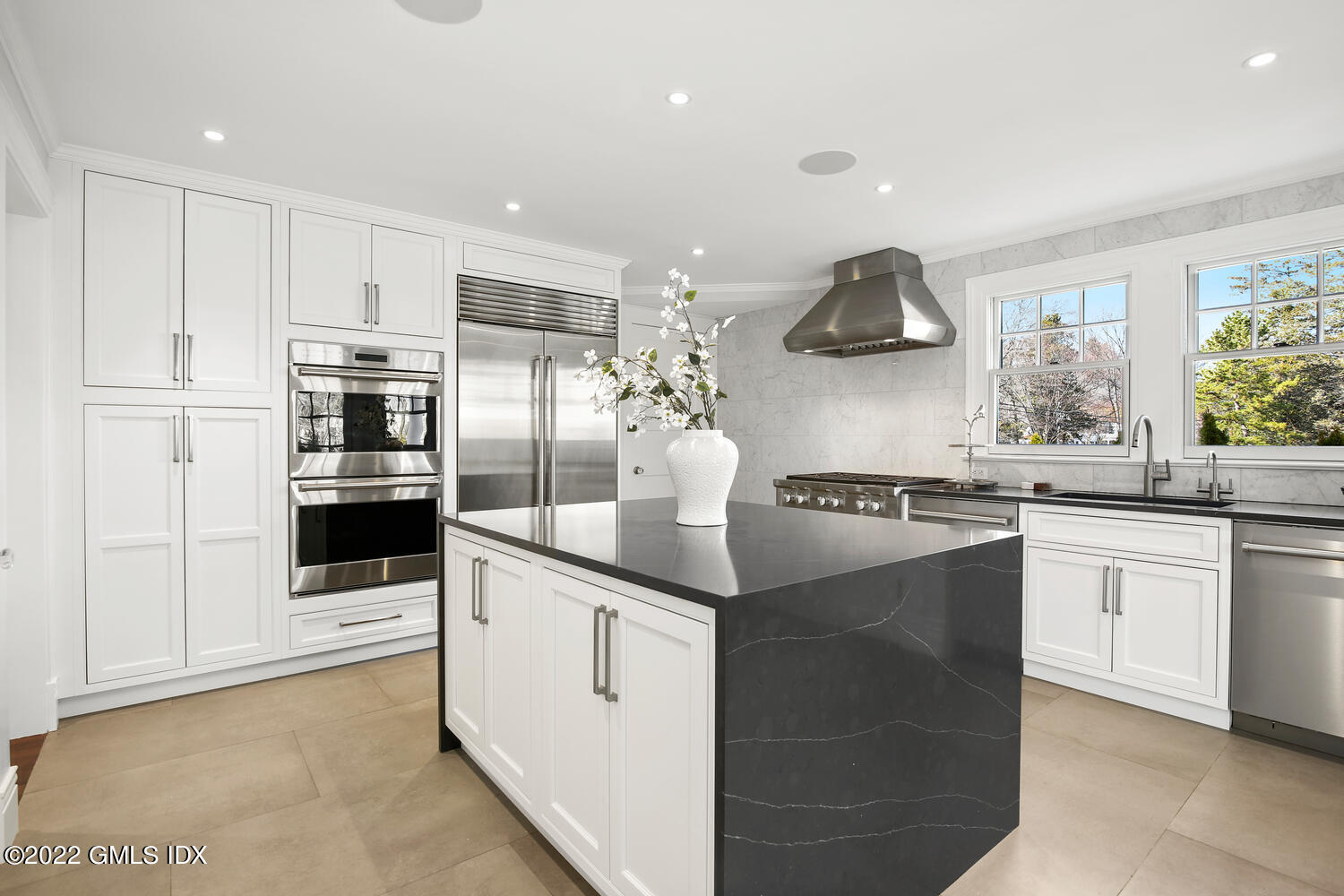 9 Park Place Greenwich, CT 06830 - Photo 7 of 29 New modern kitchen